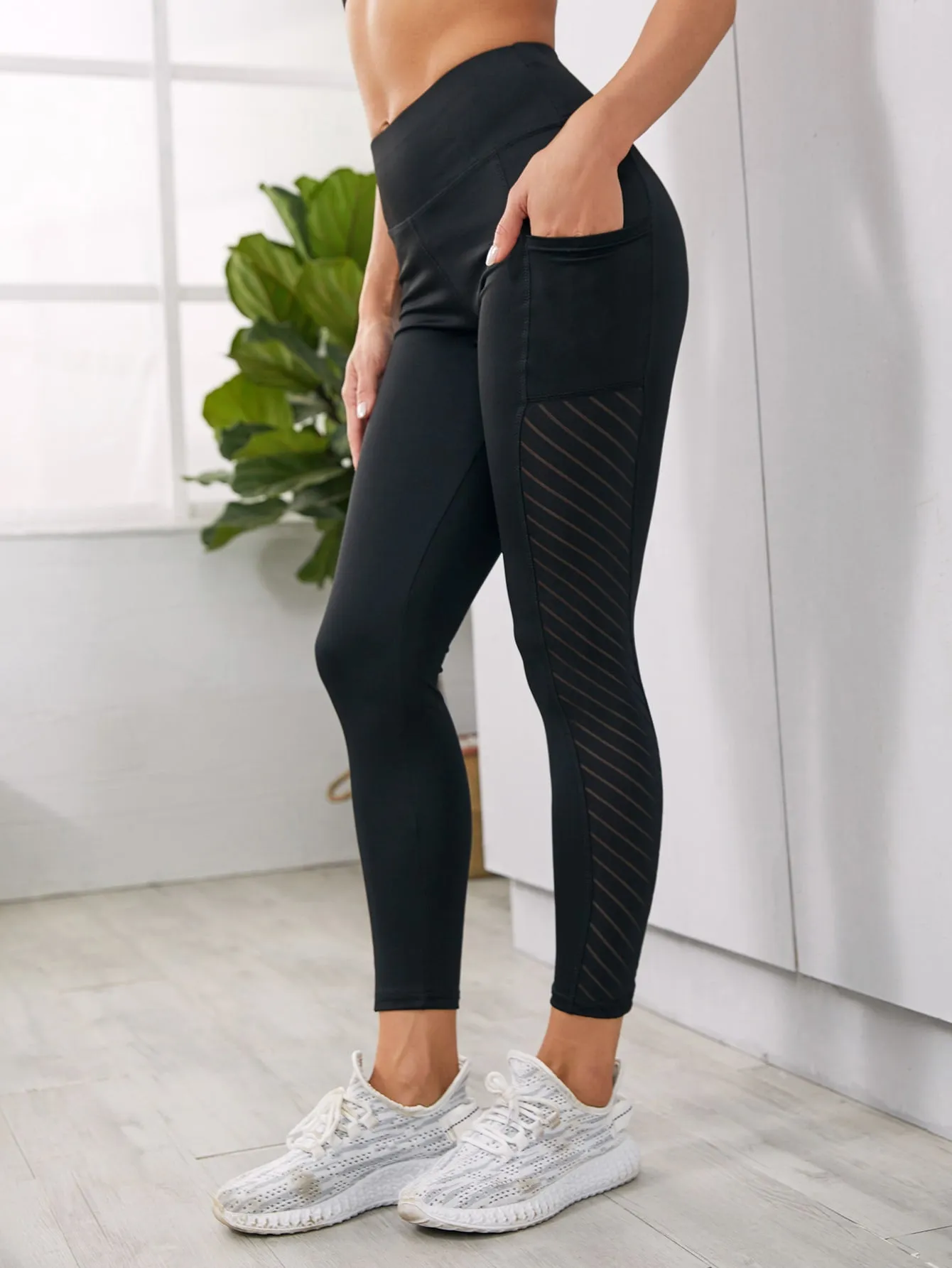 Mesh Panel Sports Leggings With Phone Pocket